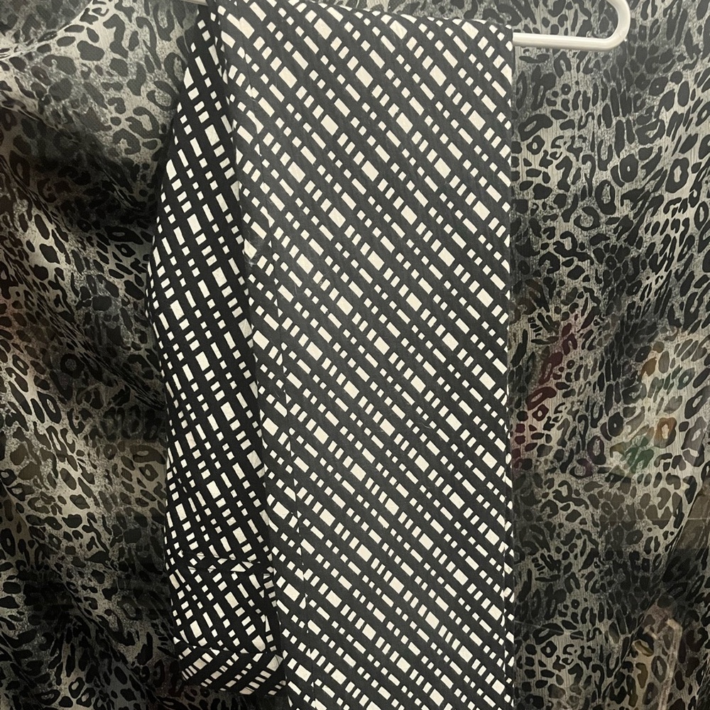 Express Black and White Geometric Patterned Dress Pants